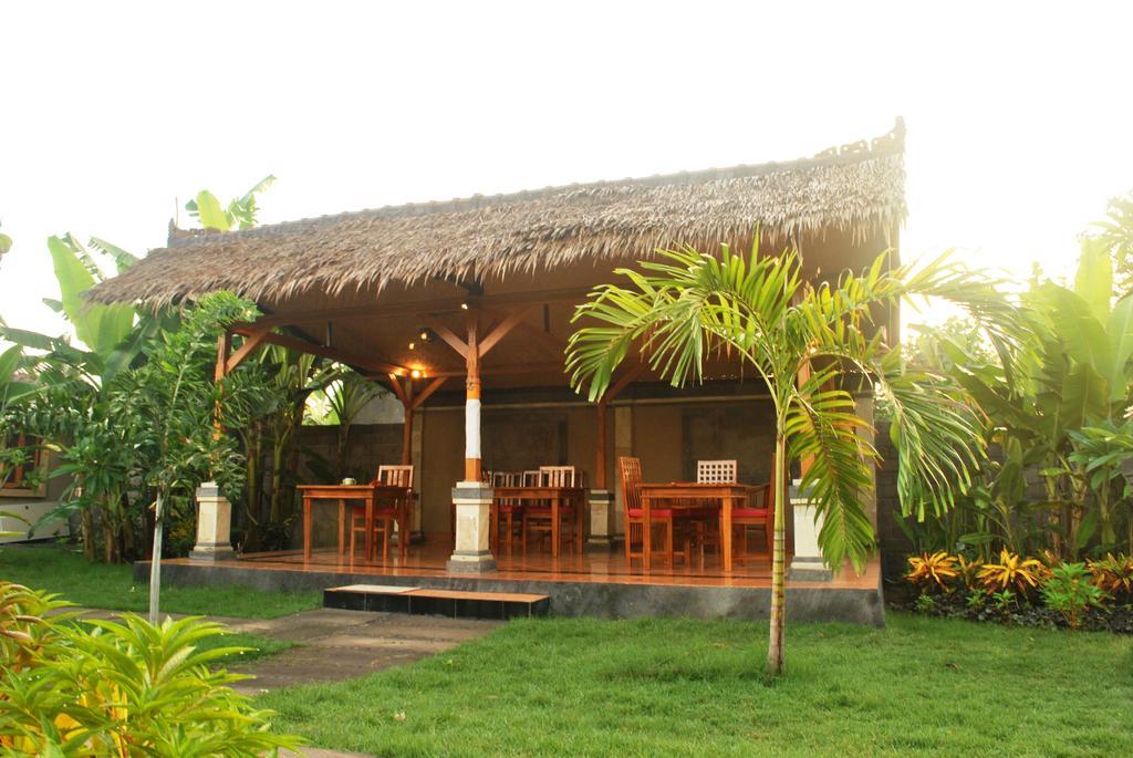 Trijaya Pensión Pemuteran Exterior foto