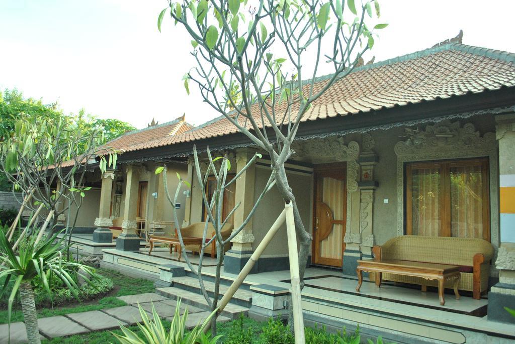 Trijaya Pensión Pemuteran Exterior foto