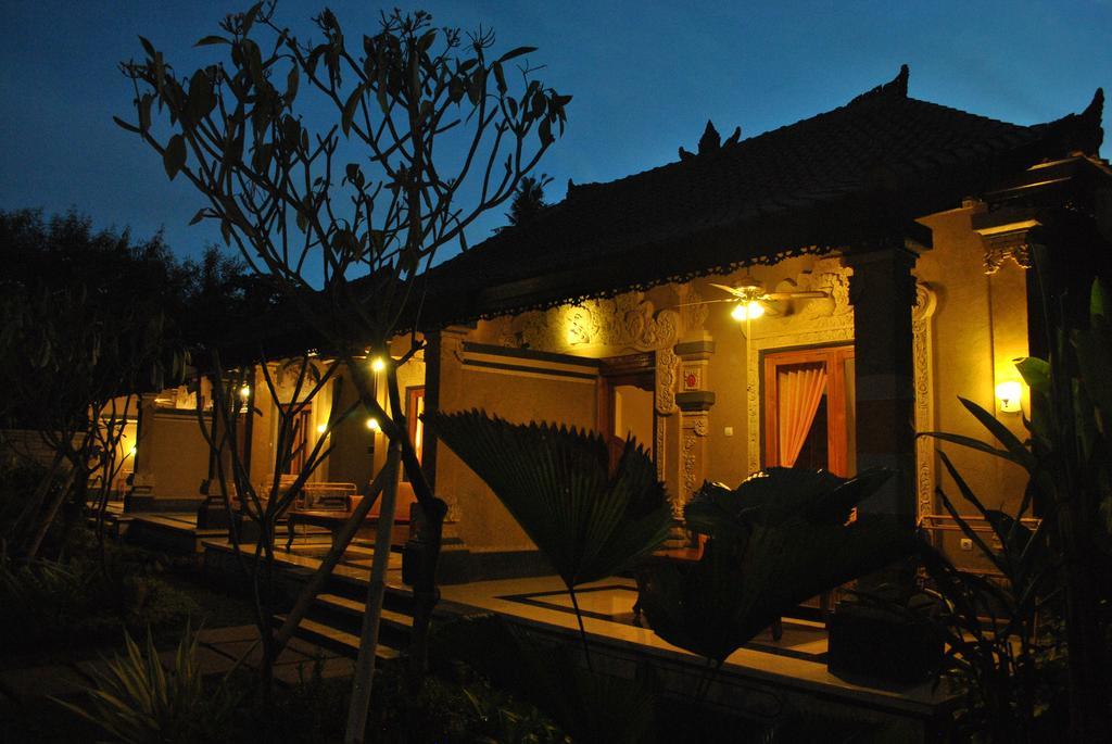 Trijaya Pensión Pemuteran Exterior foto